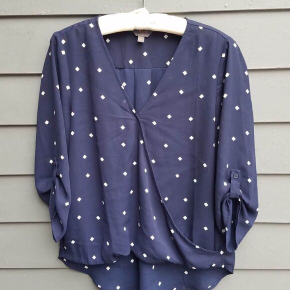 MIX by 41 Hawthorne Navy White Faux Wrap High Low Blouse Size Medium - Picture 7 of 12